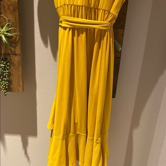 Elegant Yellow Dress - Picture 7 of 7